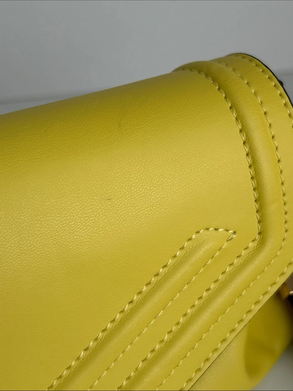 Aldo compact clutch